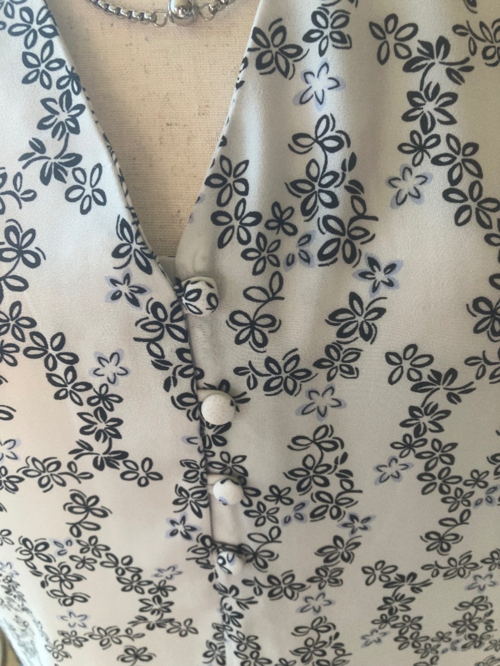 Adrianne Papell Sleeveless Sheer Blouse Size Large - Picture 2 of 4